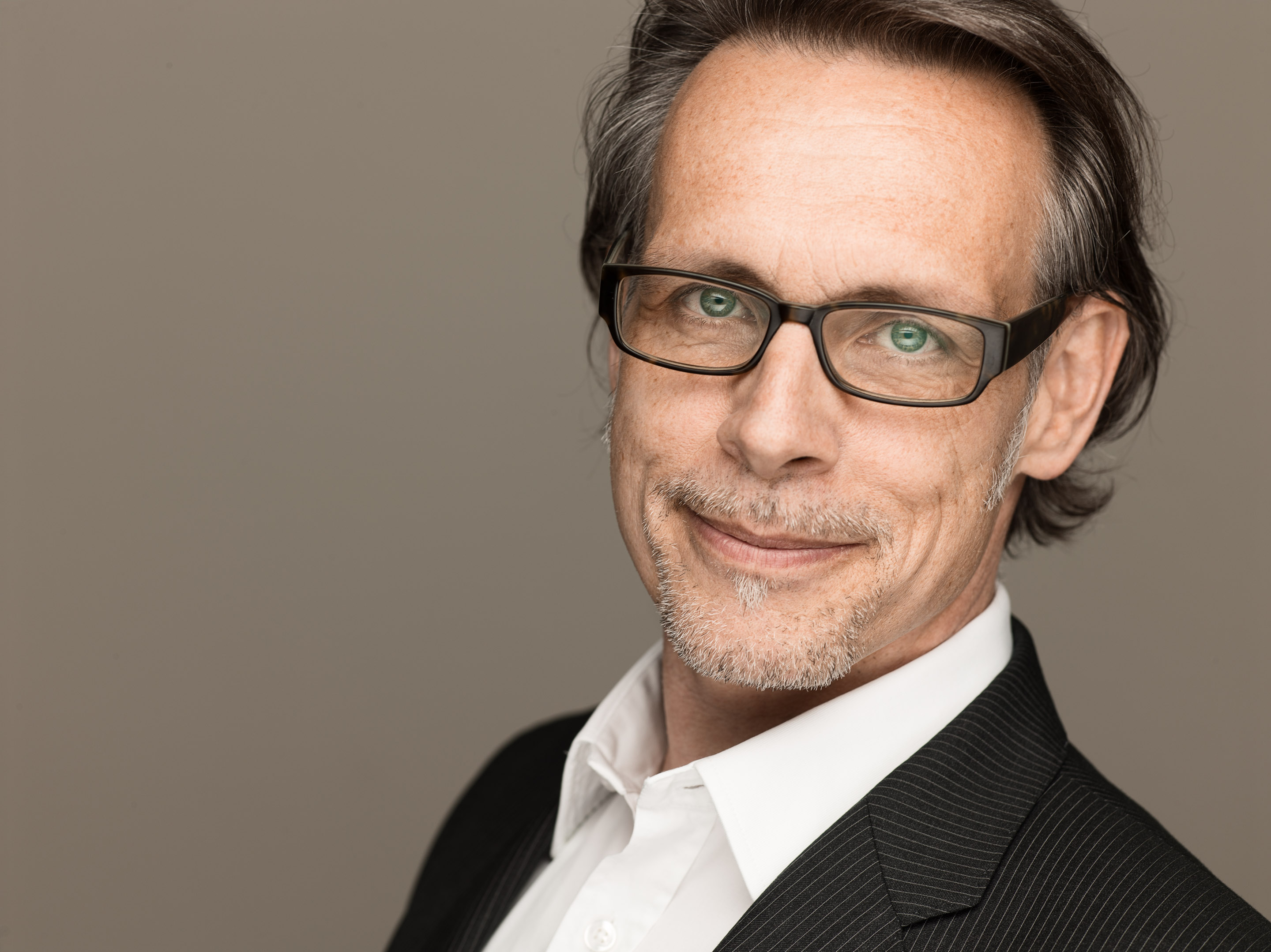 Headshots Roland Schneider — Frame 4