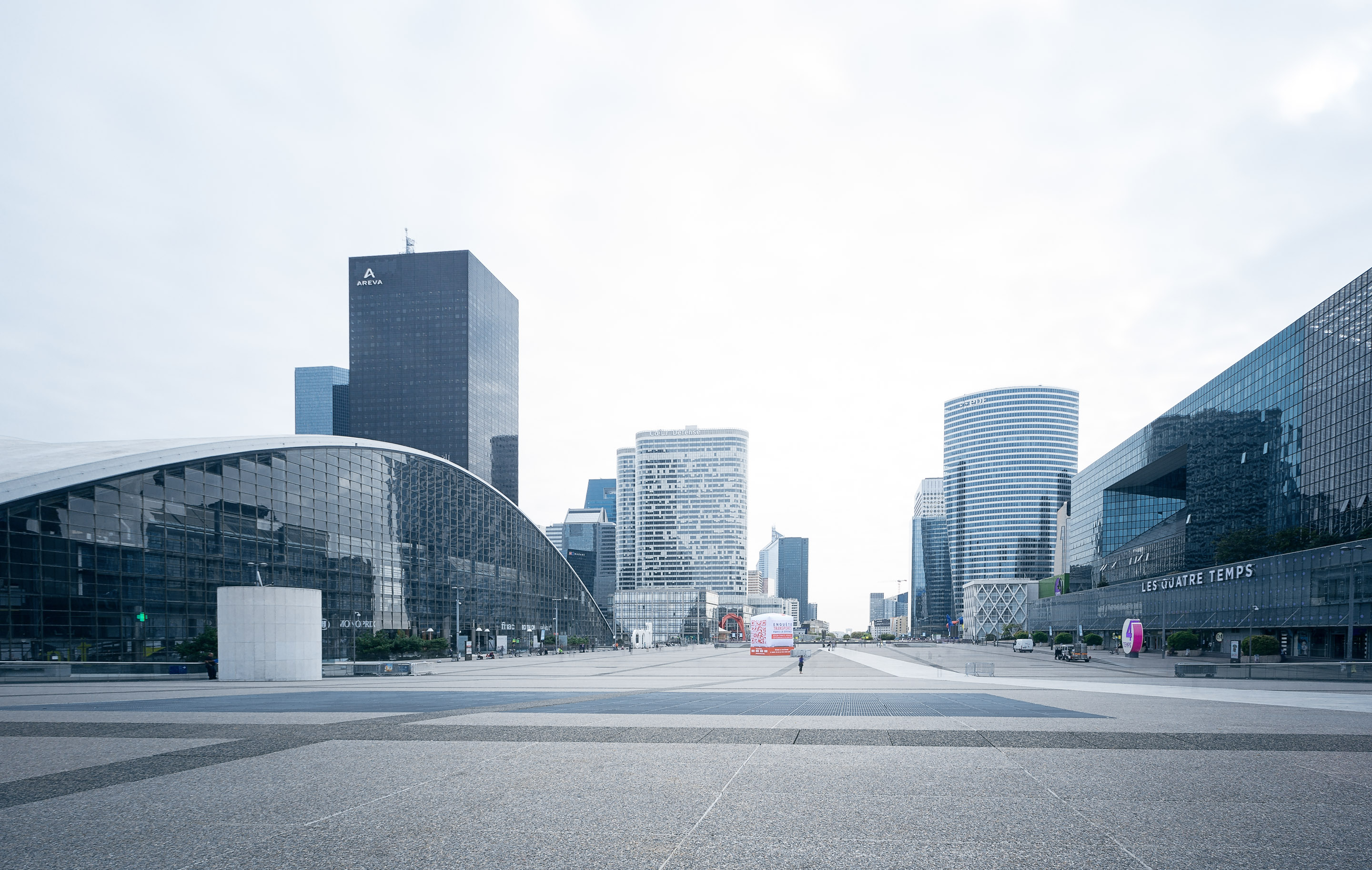 Paris - La Défense — Frame 49