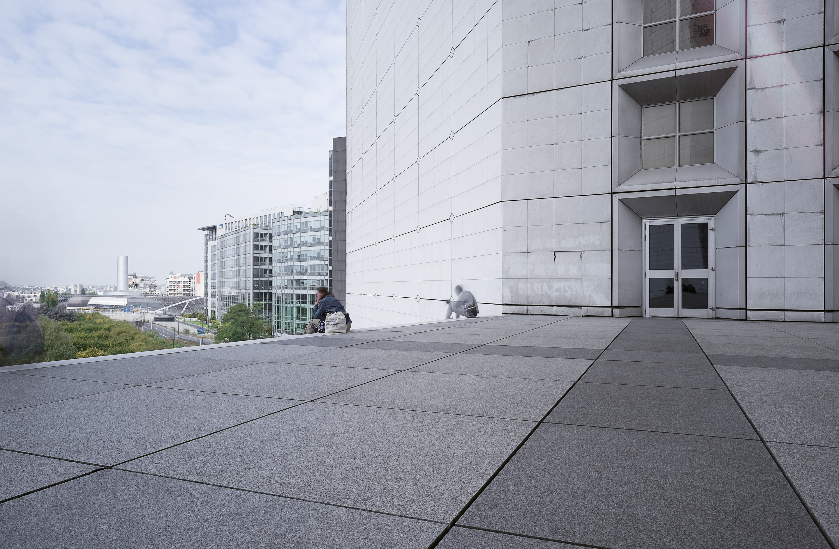 Paris - La Défense — Frame 46