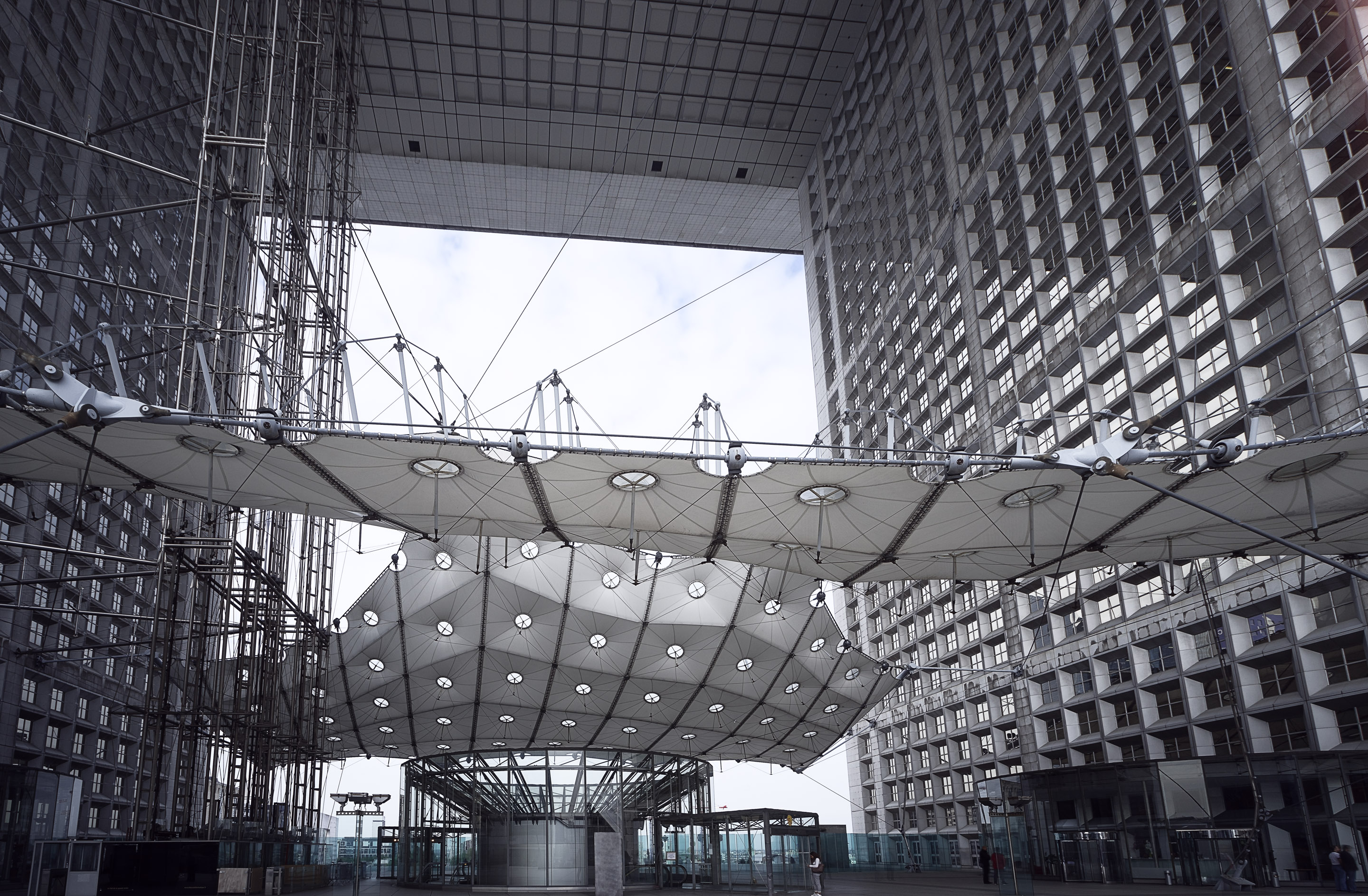 Paris - La Défense — Frame 48