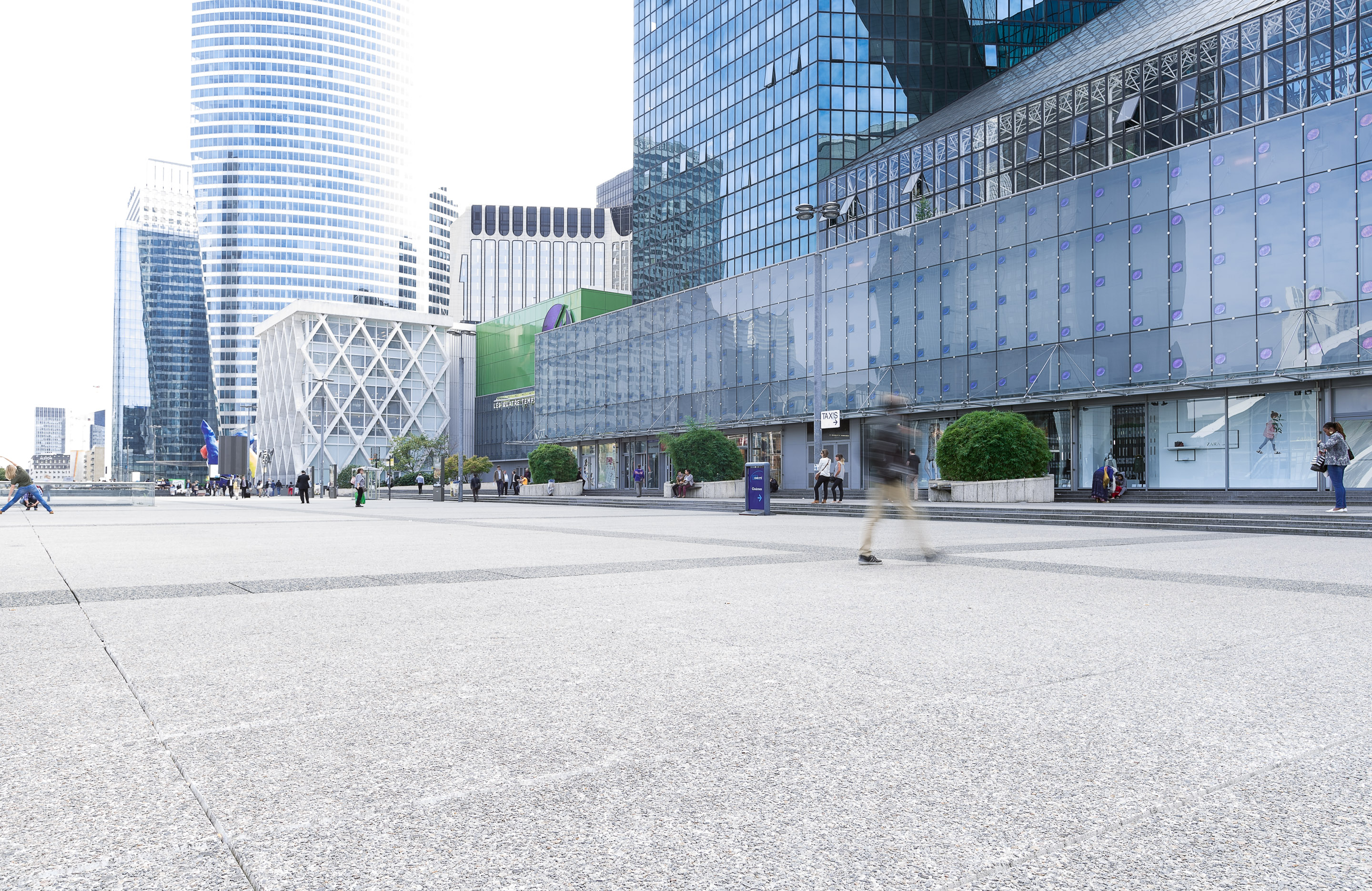 Paris - La Défense — Frame 39