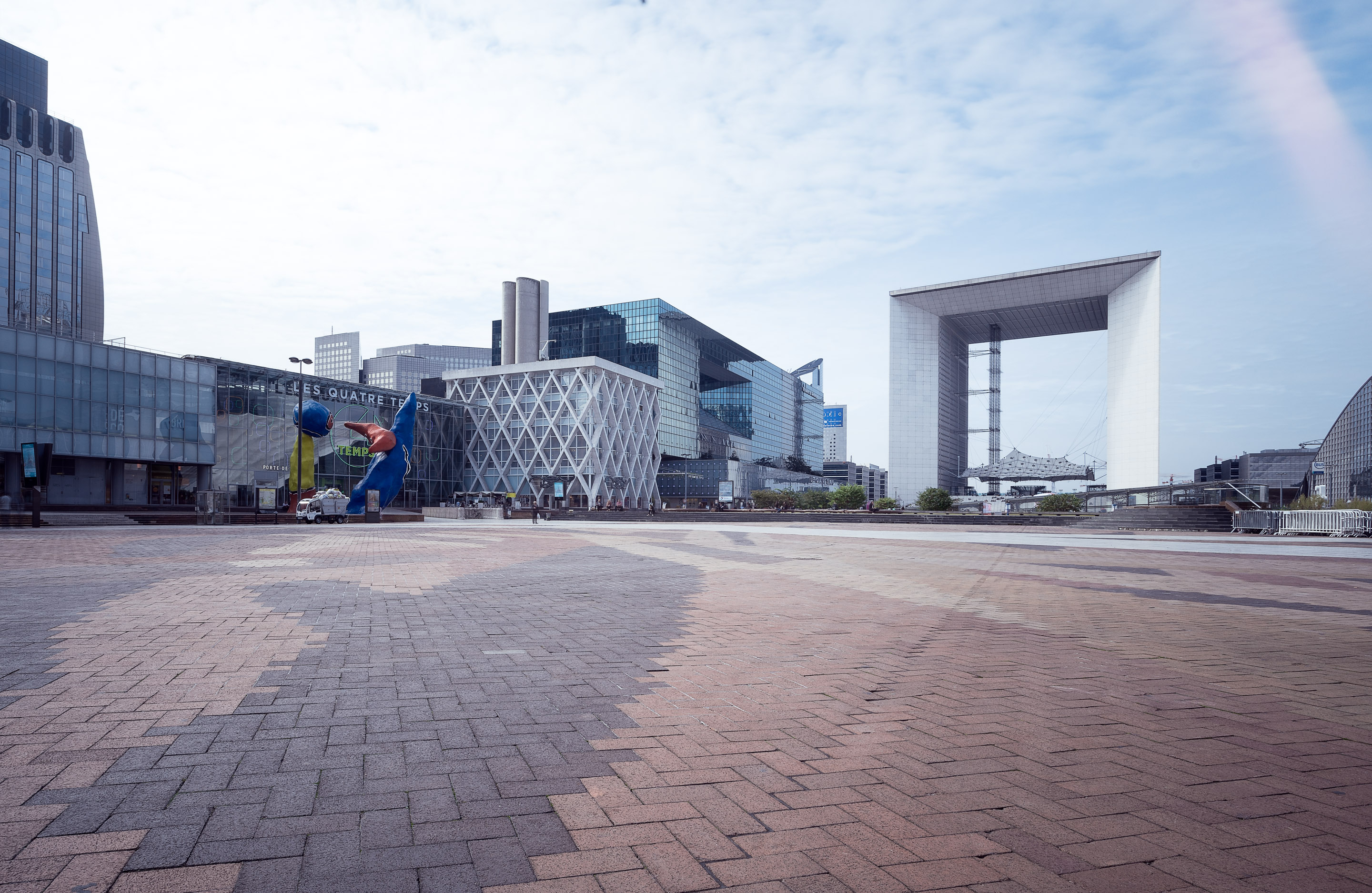Paris - La Défense — Frame 33