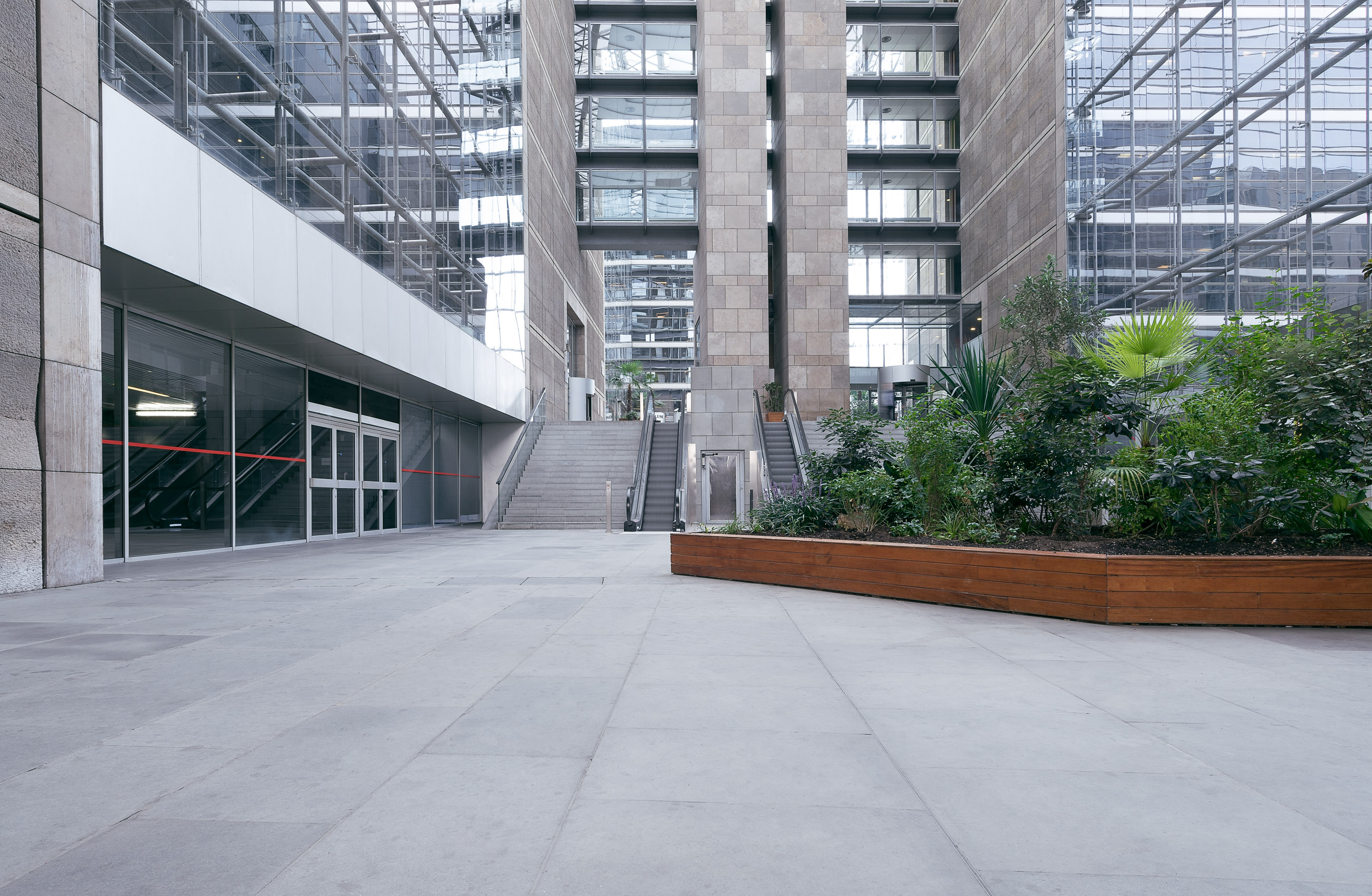 Paris - La Défense — Frame 30