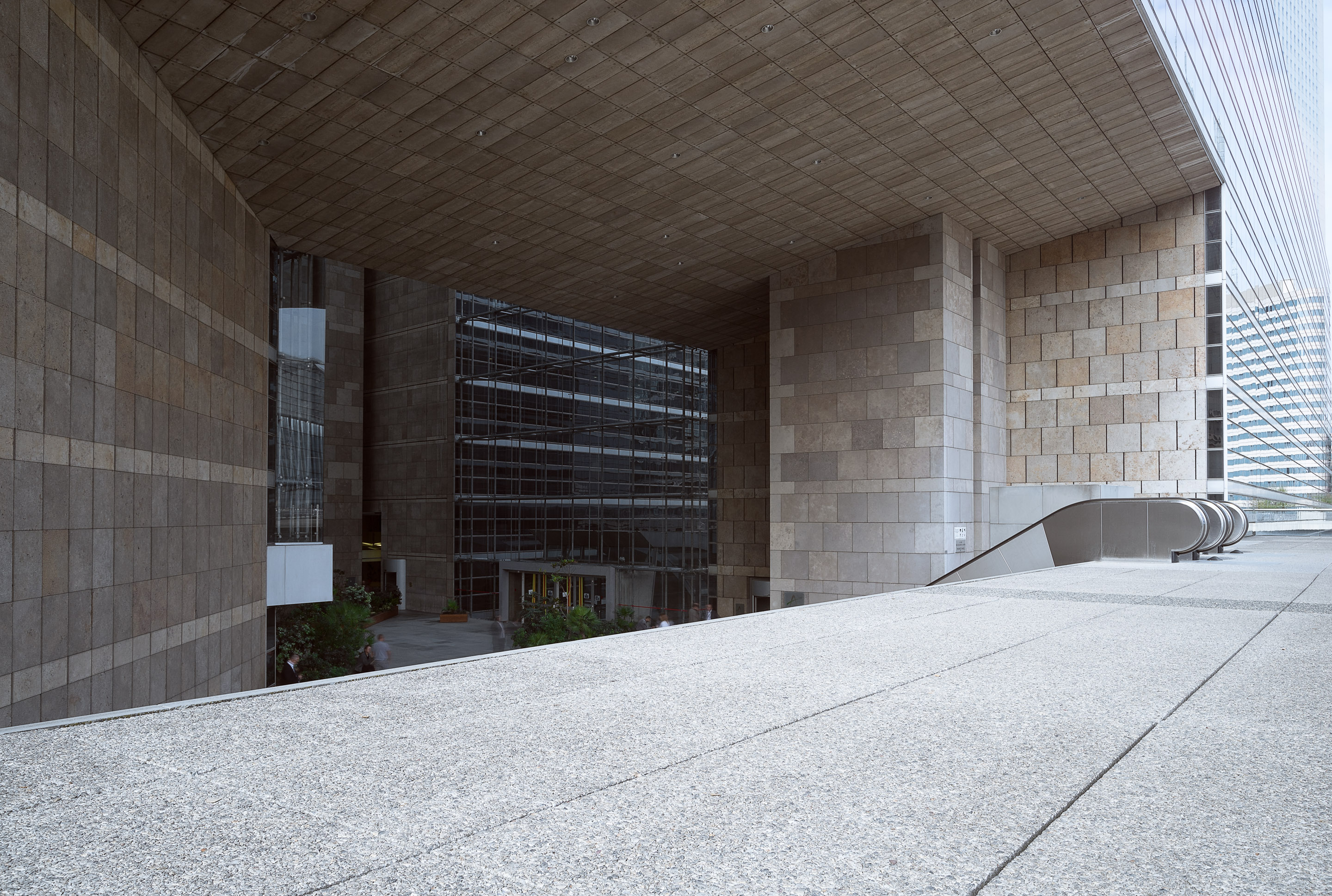 Paris - La Défense — Frame 31