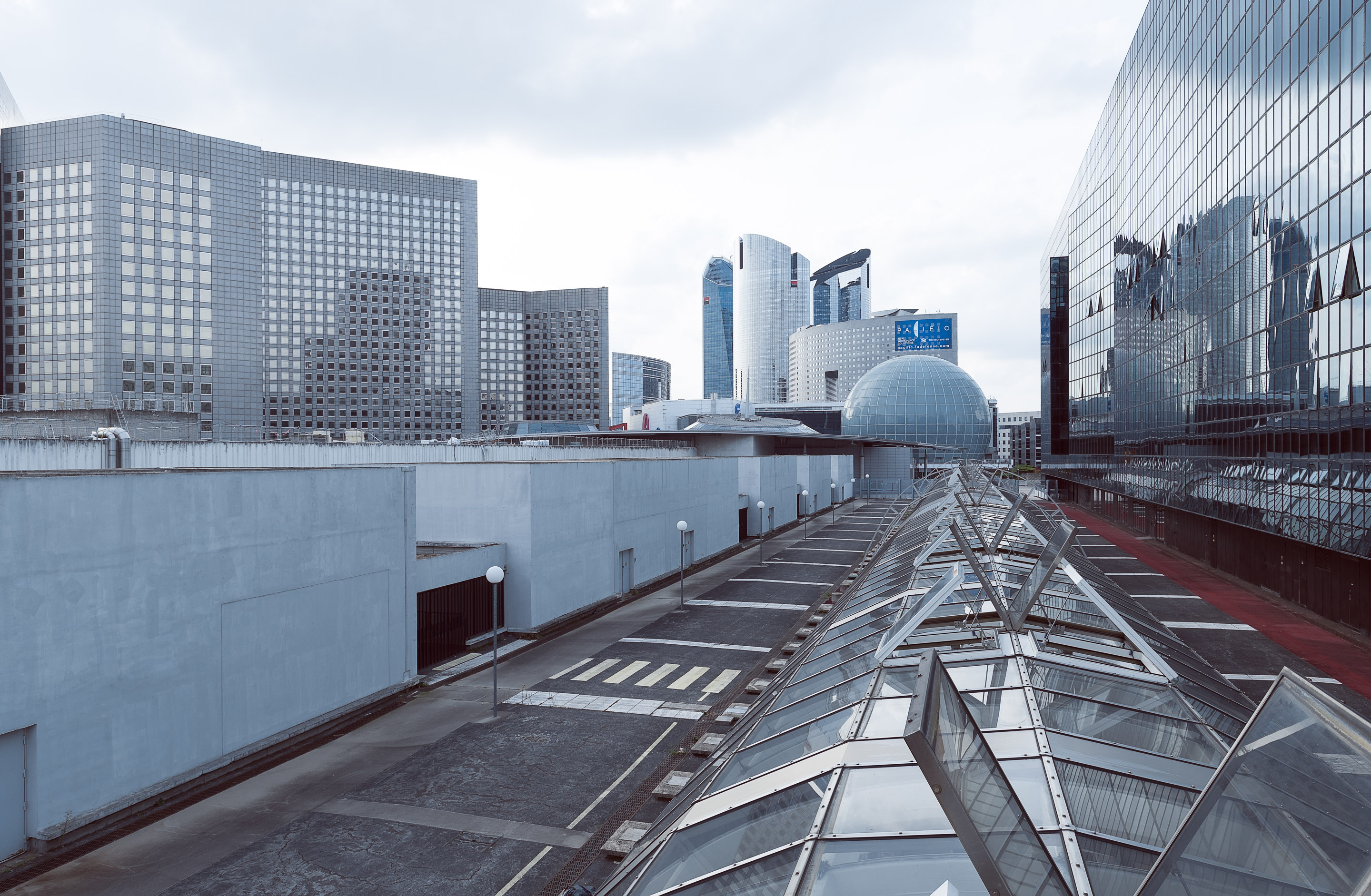 Paris - La Défense — Frame 17