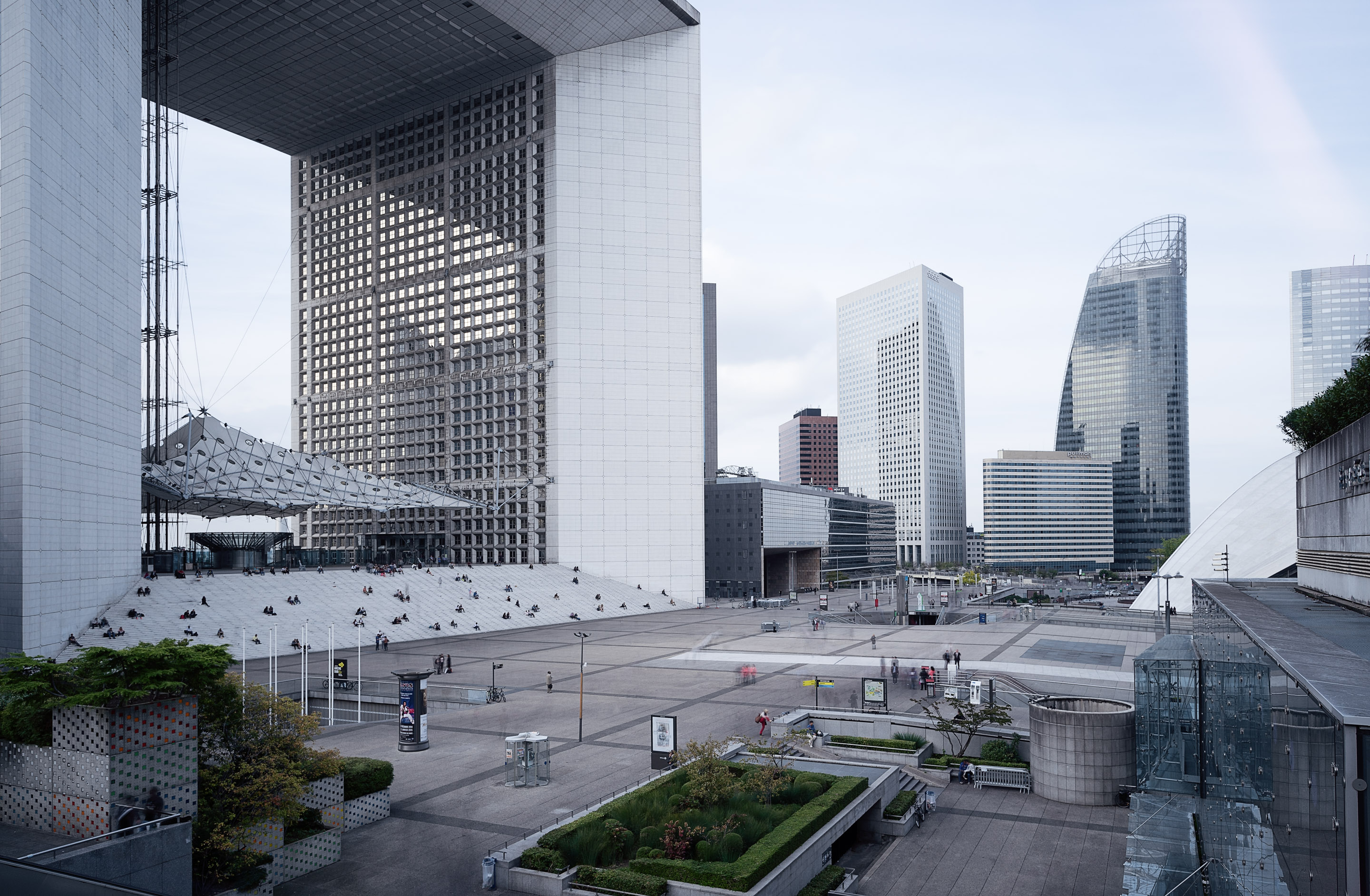 Paris - La Défense — Frame 15