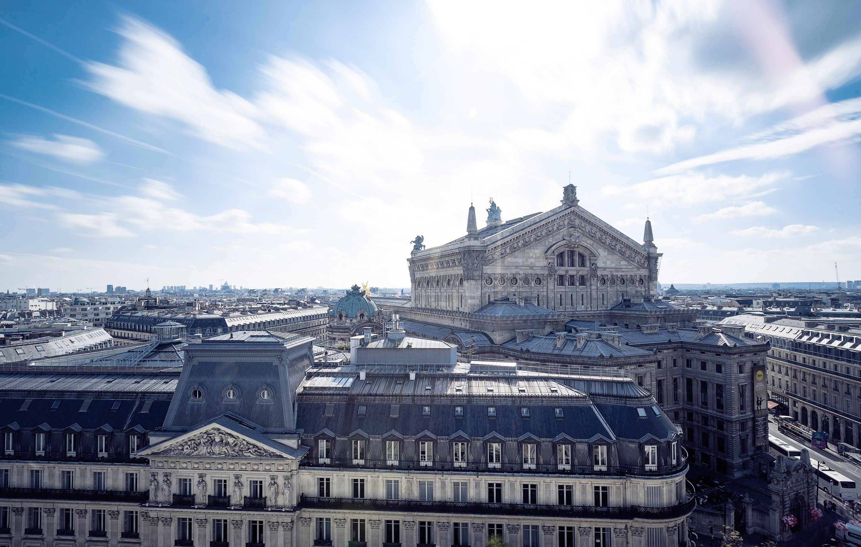 Paris - La Défense — Frame 5