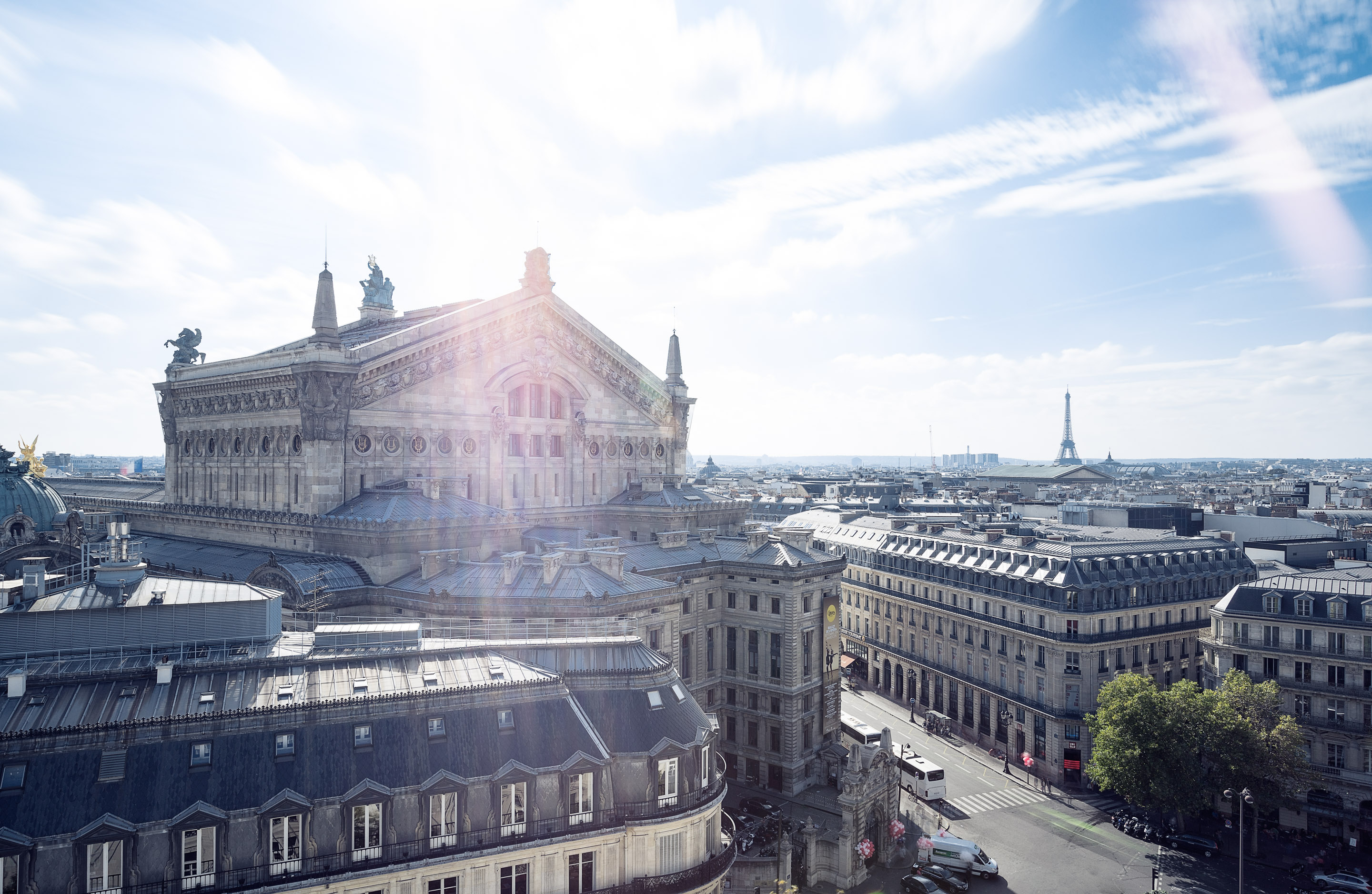 Paris - La Défense — Frame 4