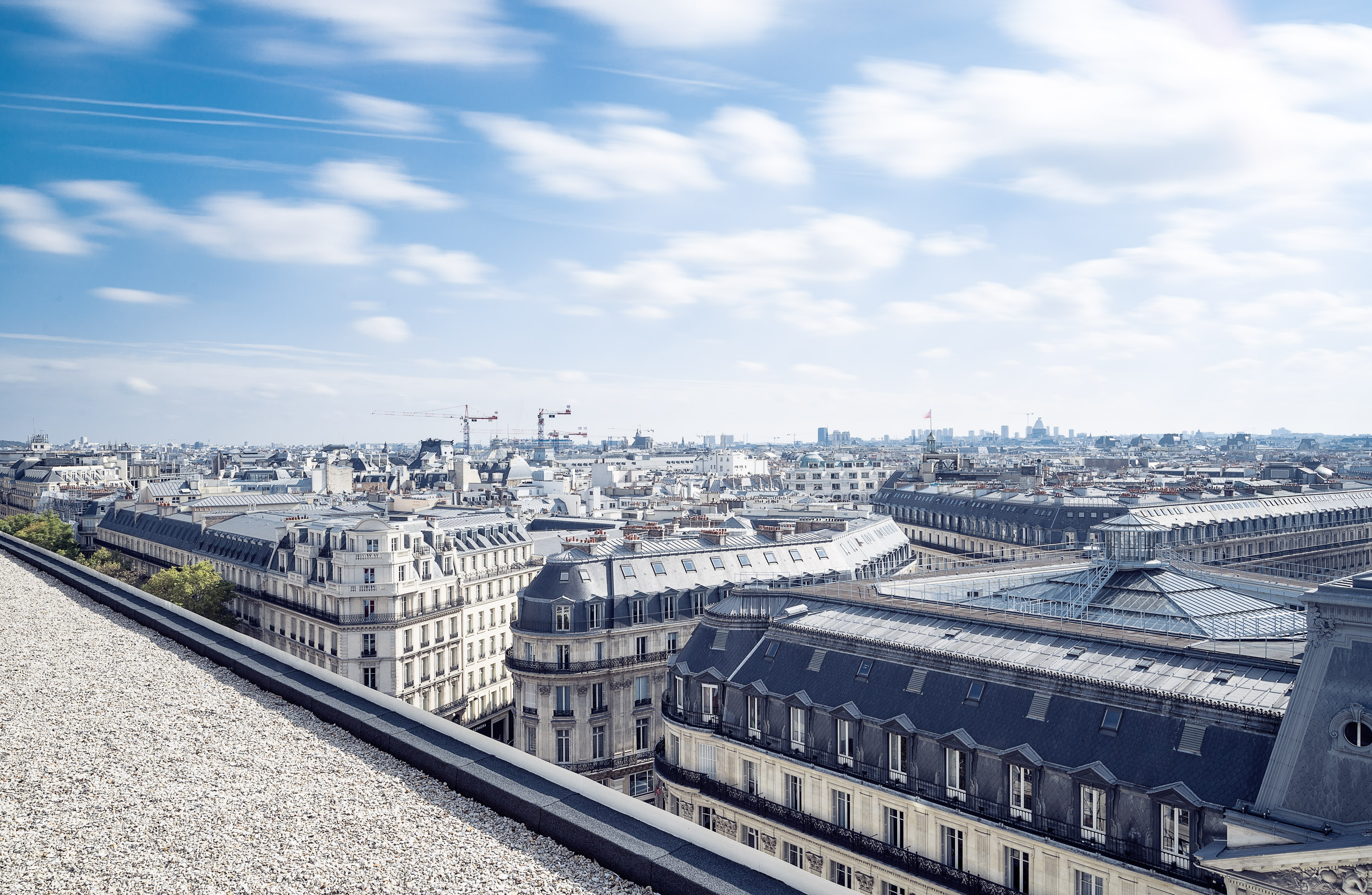 Paris - La Défense — Frame 3