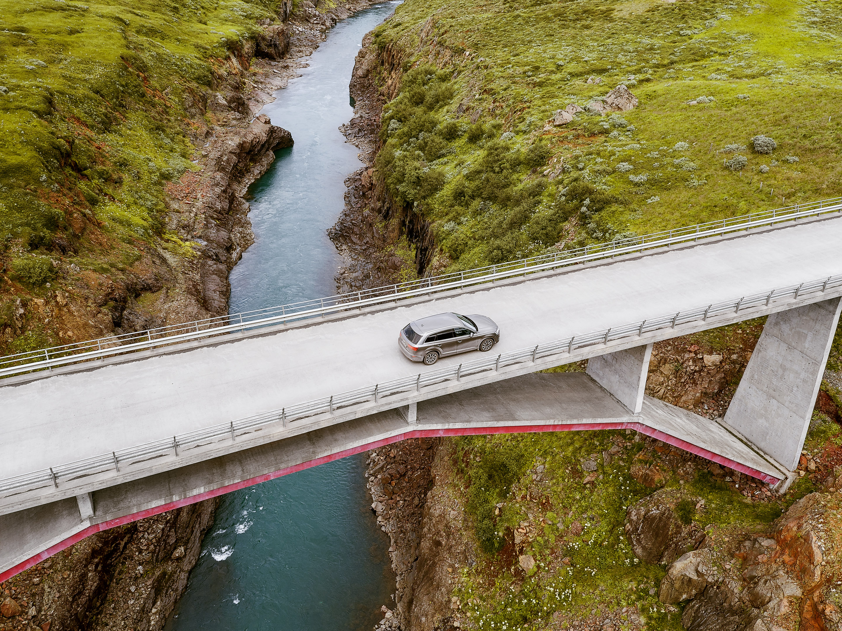 Island - Audi Q3 und Q7 — Frame 66