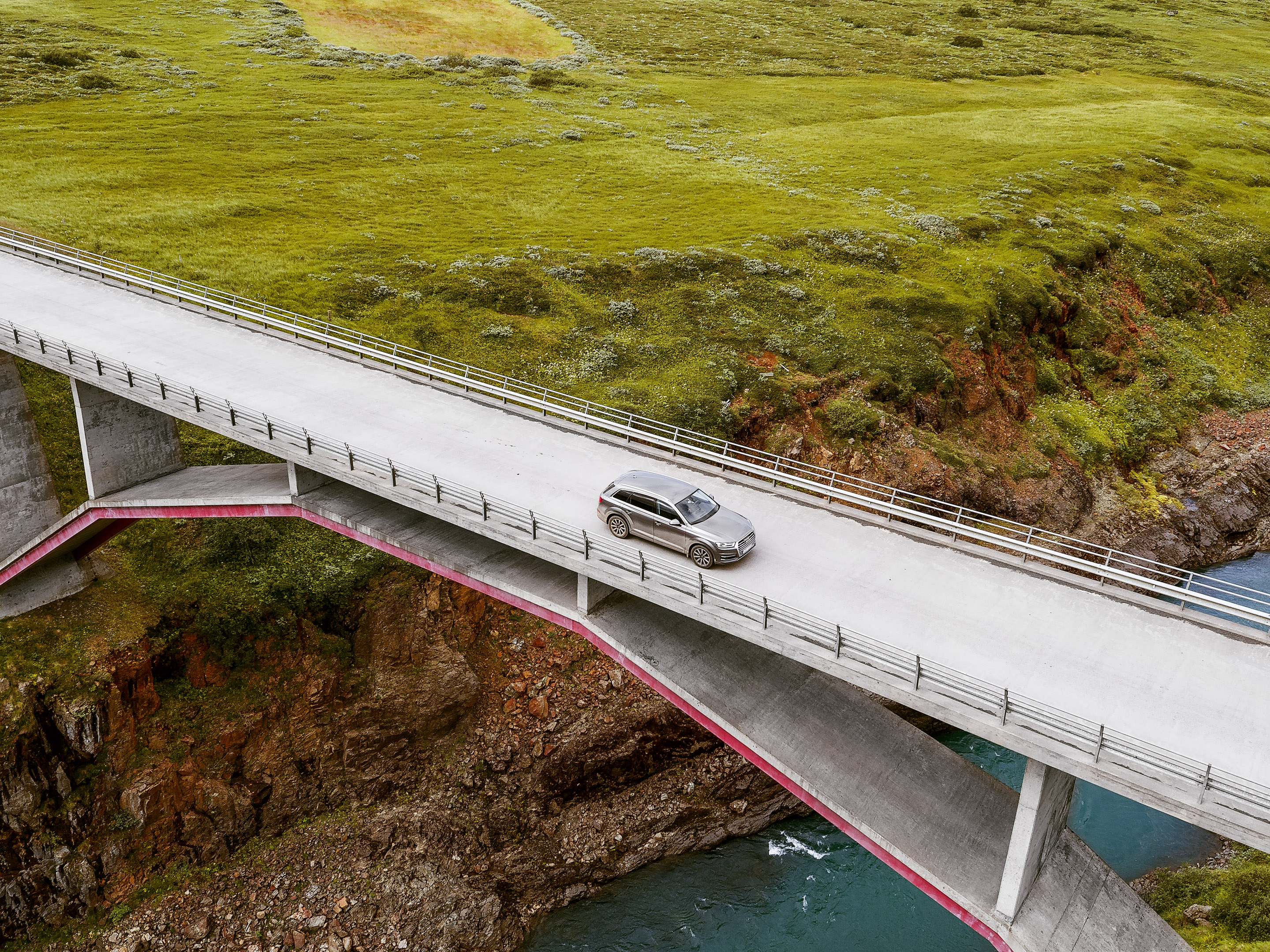 Island - Audi Q3 und Q7 — Frame 65