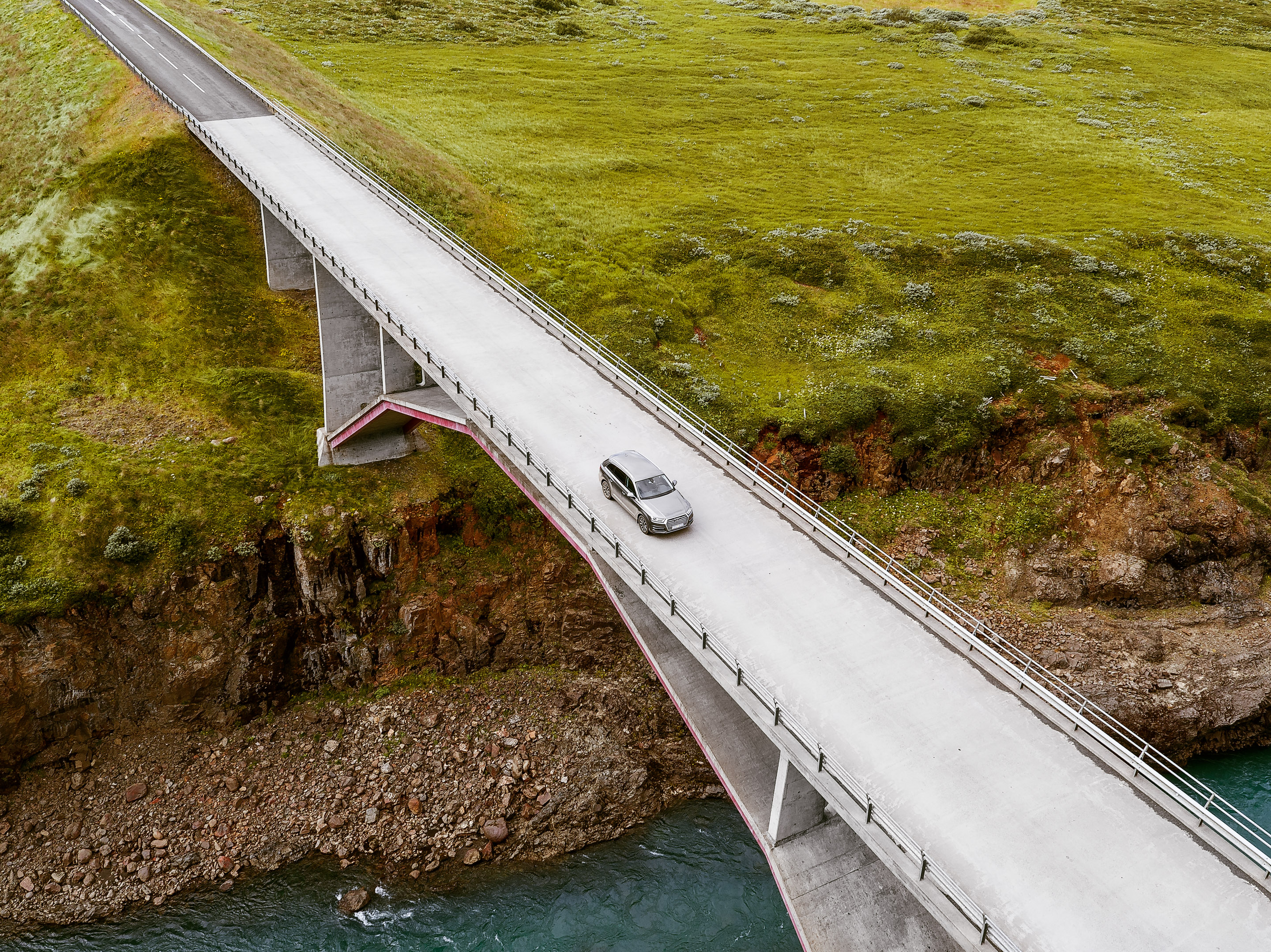 Island - Audi Q3 und Q7 — Frame 64