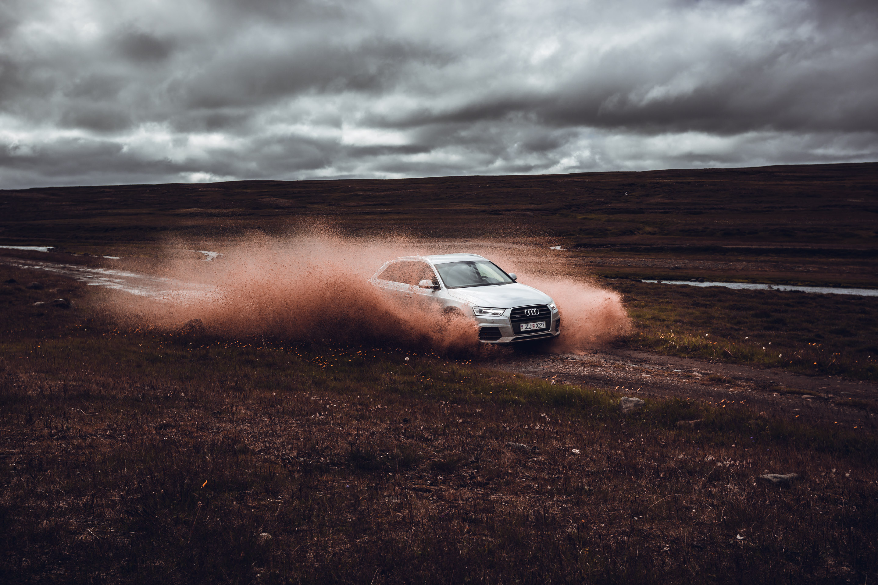 Island - Audi Q3 und Q7 — Frame 53