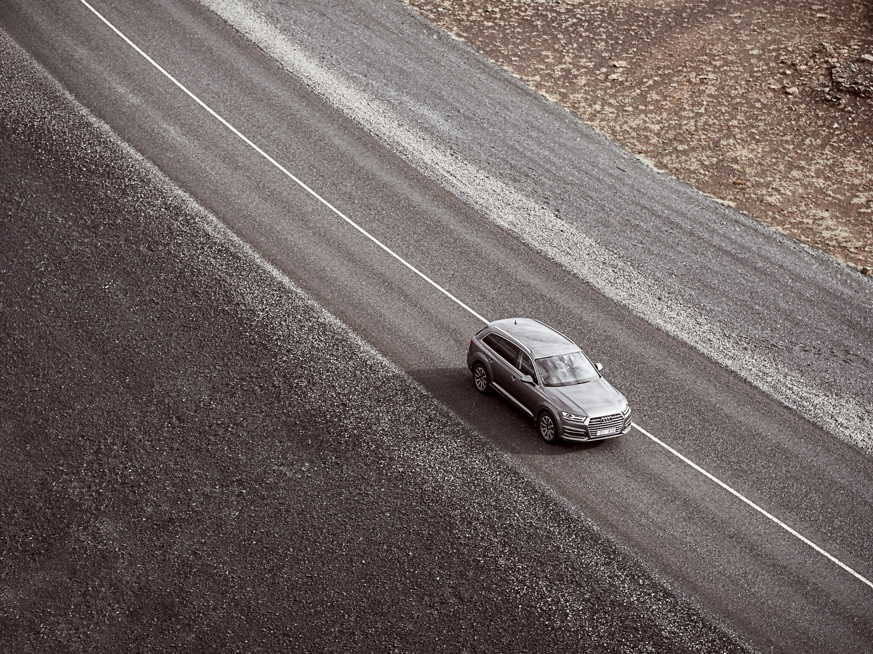 Island - Audi Q3 und Q7 — Frame 30