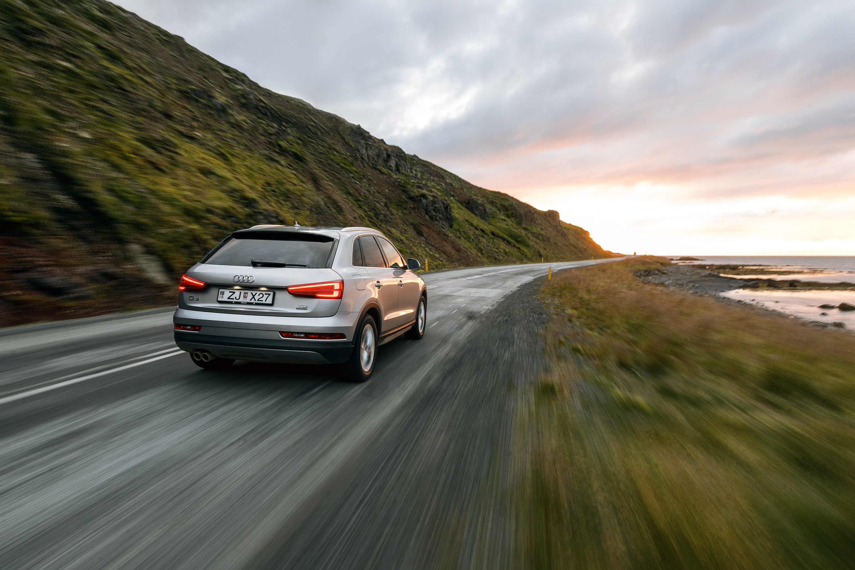 Island - Audi Q3 und Q7 — Frame 20