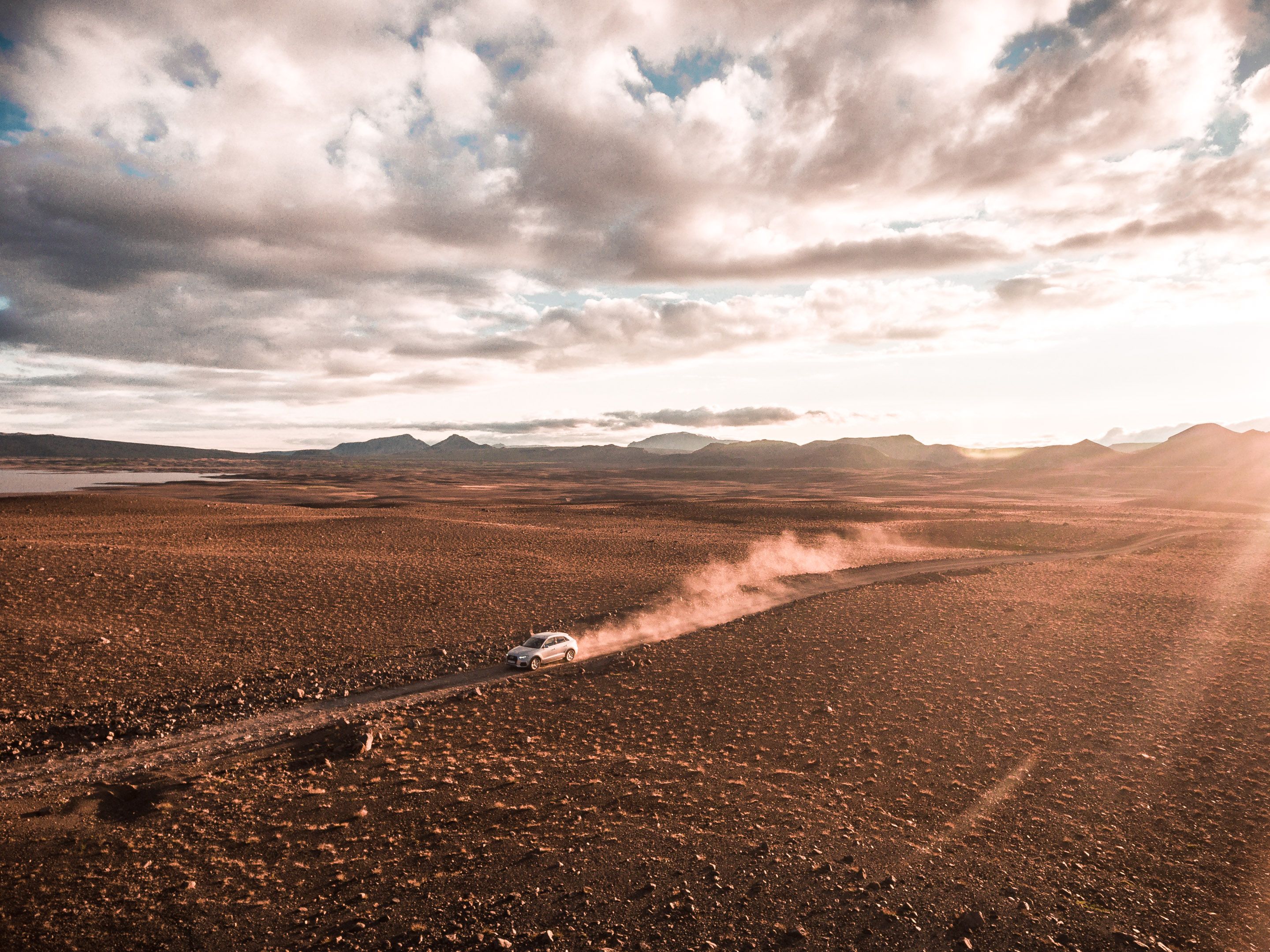 Island - Audi Q3 und Q7 — Frame 8