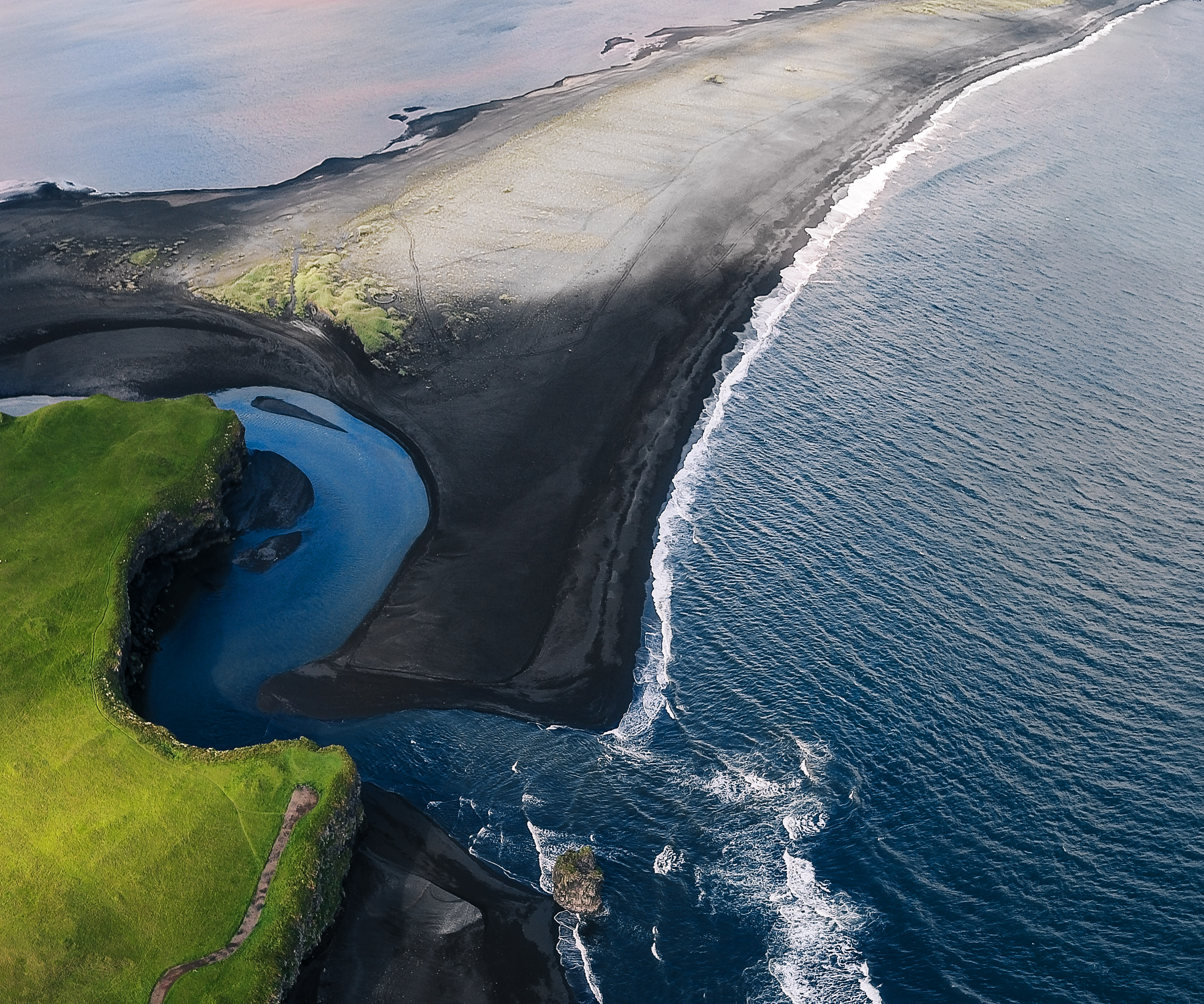 Island - Audi Q3 und Q7 — Frame 120